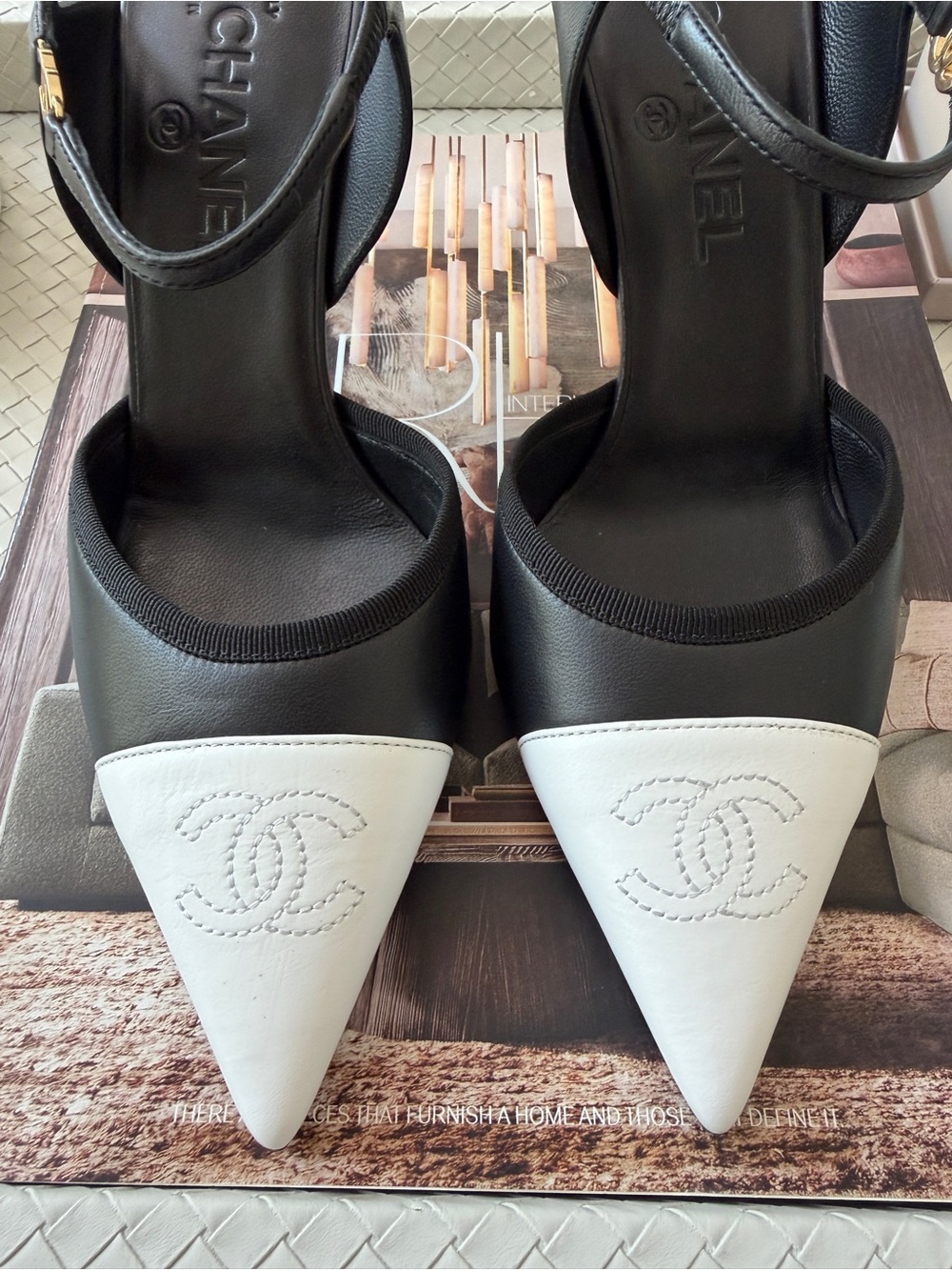 CHANEL SS 2026 BLAZY BLACK WHITE CAP TOE LEATHER HEELS SLINGBACK SHOES PUMPS - Picture 9 of 17